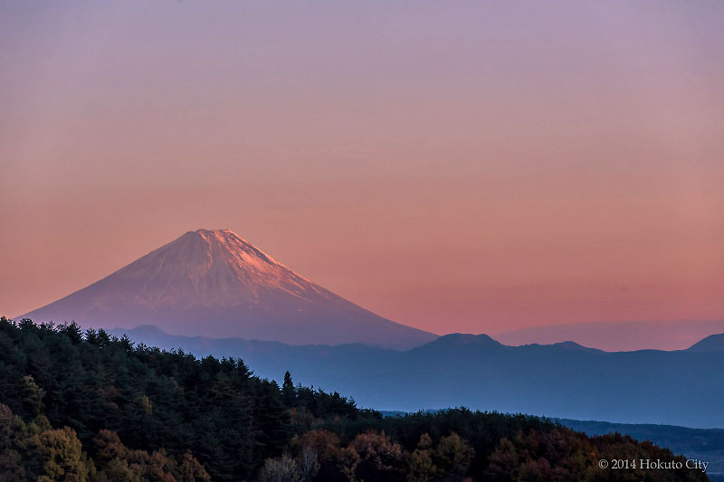 八ヶ岳から見える富士山